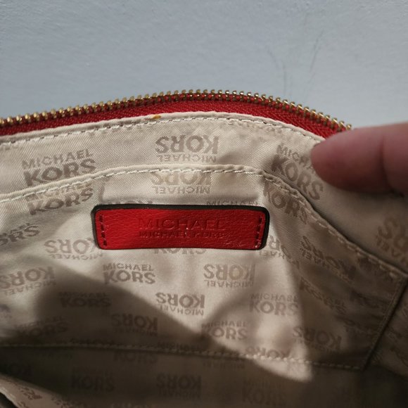 Michael Kors Leather Wristlet bag in red - Picture 4 of 10